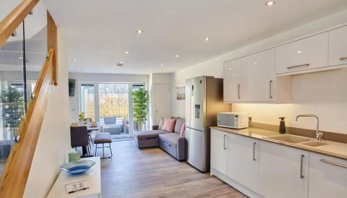 2022 Two Bed Stylish House Near Beach - Foto 1