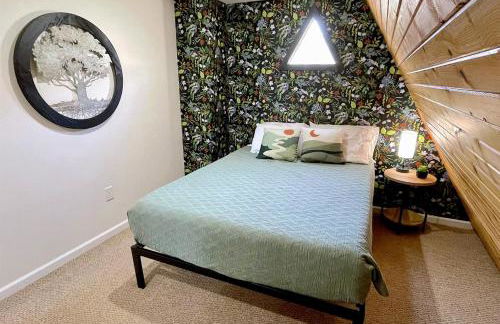 2BR A-Frame Cabin w Hot Tub Near Wine Trail - Foto 16