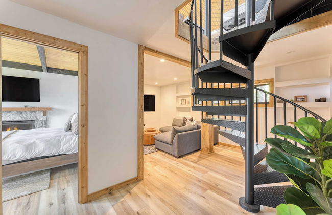 Lake View, Firepit, Game Room Remodeled Lake Tahoe Luxury Cabin by Avantstay - Foto 49