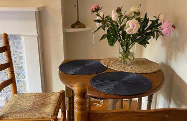 Historic Cottage in Heart of Farnham nr the Castle - Photo 7