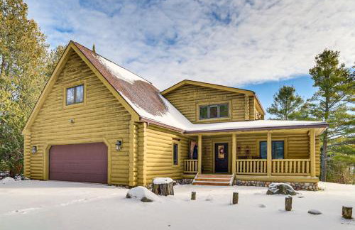 On-Site Trails and Private Beach! Lake Huron Retreat - Foto 1