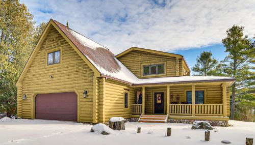 On-Site Trails and Private Beach! Lake Huron Retreat - Foto 1