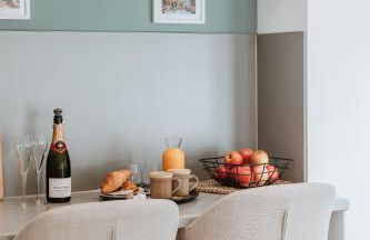 2 Bed Apartment Overlooking the Square Step Out to Shops & Dining - Foto 11