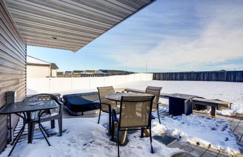 Hot Tub and Fenced Yard Spacious Fargo Home! - Foto 32