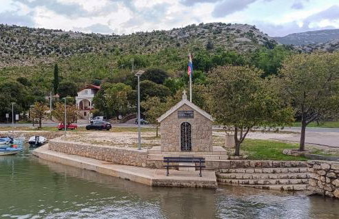 Amazing Home In Modric With Wifi - Photo 13