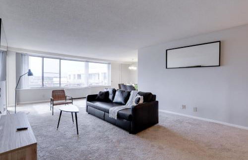 Fantastic 2 BR Apt + Den @Crystal City With Gym - Foto 12