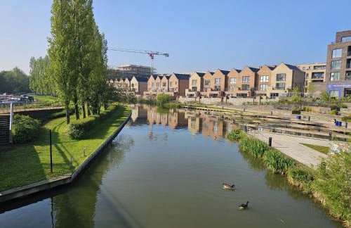 Luxury 1-Bed Apartment with balcony & Free parking - Photo 22