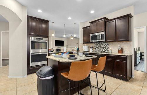 NEW 12 Bd Temple House, up to 14 PPL, Perfect for Families, Contractors, Large Groups, In Home Theatre, Arcade, Billiards - Professionally Managed By Stay Albatross Furnished Rentals - Foto 16