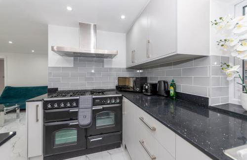 Charming Modern Home in Central Wokingham - Pass the Keys - Foto 16