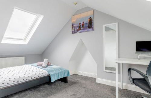 Gorgeous 2-Bed Located in Quiet Area with Nearby Stations - Foto 8