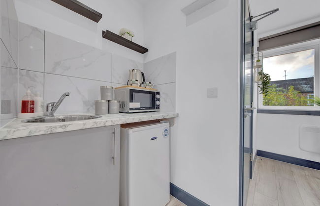 Captivating 1-bed Studio in Feltham - Foto 6