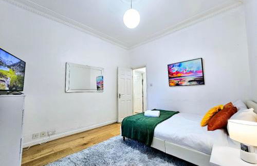 Spacious & Cosy 2 Bedroom Home plus 2 Sofa-beds with Private Entrance and Back Patio, 3 min walk to Earl's Court Station - Photo 22