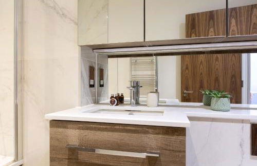 Elegant 2 Bed Flat with Balcony in Finchley - Photo 38