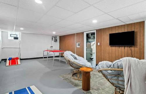 Spacious 4BR in Kamms Corners Cleveland - Game Room - Sleeps 9 - Foto 5