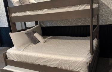 Italy Inspired Lakeview Chalet with Hot Tub - Foto 22