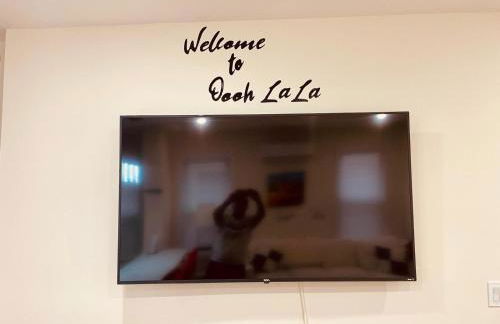 OoohLaLa! 2 Beds and 2 Full Baths w/Free Parking - Foto 4