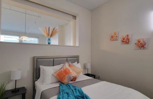 #3 Downtown Free Parking- Walk to Gainbridge, Lucas Oil, Conv Cntr - Foto 1