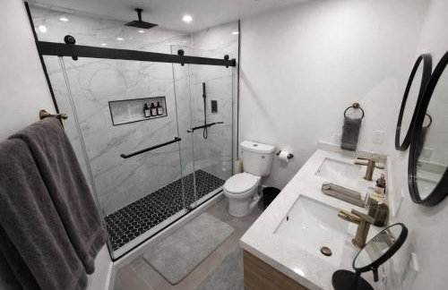 Sunny Oasis Near the Beach with 4BR and 3BA Pool Home - Foto 6