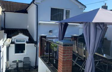 Gethin Lodge cosy Holiday cottage Near BPW with secure double garage with cctv sleeps up to 6 guests - Photo 30