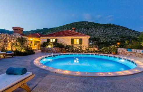 Villa Kate - outdoor pool, 4 bedrooms, free parking - Photo 3