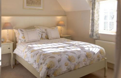 Jasmine Cottage - 2 Bedroom in Heart of Bourton! - Photo 16