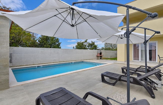 Modern Villa With Private Hydromassage Pool - Photo 21