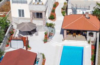 Holiday - Therapy - Foto 1