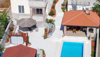 Holiday - Therapy - Foto 1