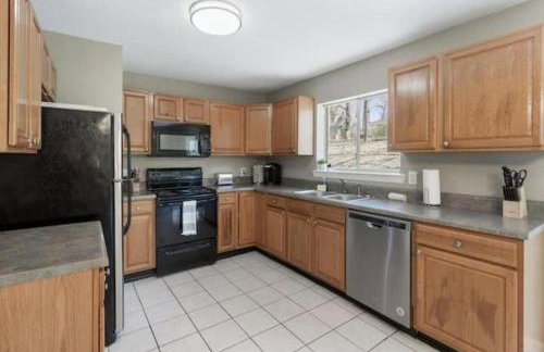 Travis' Place - Convenient and Affordable Location - Foto 16