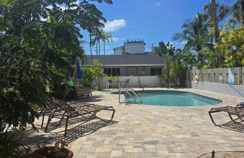 An Island Getaway at Palm Tree Villas - Photo 17