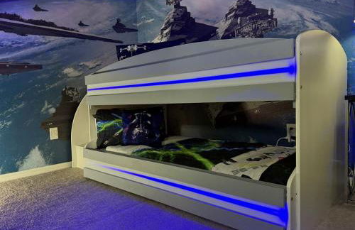 Near Disney, Private South Facing Pool, Star Wars Arcade Theater, 3 King Beds - Photo 22