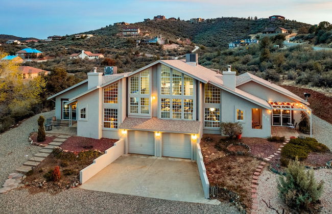 New Luxury Prescott Lynx B B 4k ft2 Sleeps 22 - Photo 1