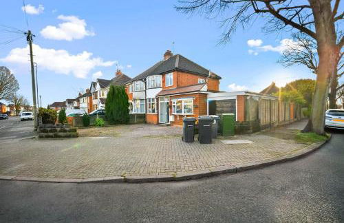 Marcot House Modern 5 bedroom house Solihull 10 mins drive from bhx & nec private off road parking - Foto 14