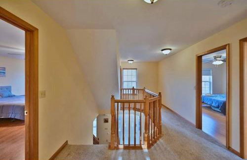 Gorgeous Cozy 5 Bedroom House with Hottub,Lake,Pool - Foto 31