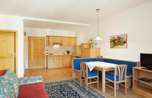 Kreuzwegerhof Nals - Historic Nature Stay with Pool near Meran & Bozen - Photo 18