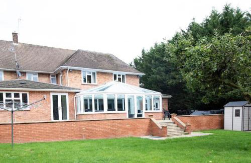 Luxury 6 bedroom house with parking - Northwood - Foto 19