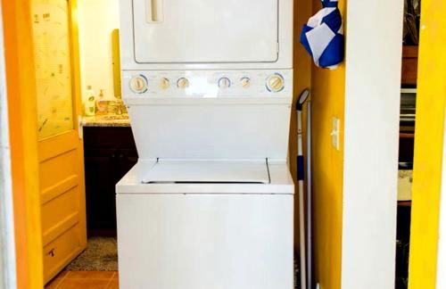 Spacious Cabin for a Group Getaway Overlooking Junior Lake in Florida - Foto 6