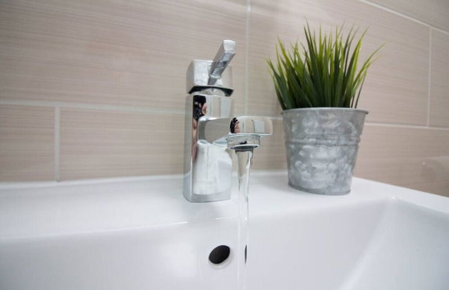 Stayzo Castle Penthouse 18- A Clean Fresh Modern Apartment With Free Wi-fi - Foto 22