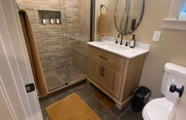 Freshly Renovated Family Home with Game Room, AC, King Bed, Luxury Bathroom - Foto 38