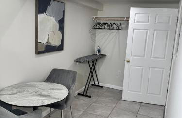 Julie's Cozy 2 Bedroom Basement Apartment - Foto 38