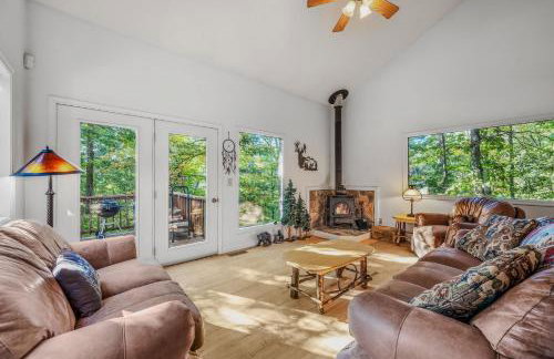 Almost Heaven - Grill, 2 King Beds, Wifi, Deck, Pool Access, Hiking, Wood Stove, Family Friendly - Foto 13