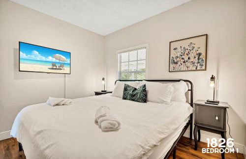 3 Home 12 bedroom compound with Pool and BBQ sleeps 24 - Foto 80