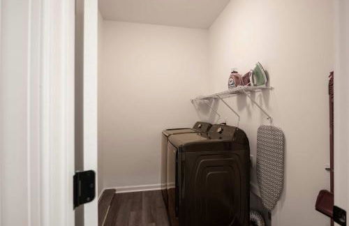 4 Min to Downtown - En-Suite Bath - Washer and Dryer - Foto 37