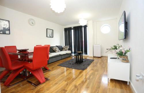 2 bed Riverview Bridge House Apartment - Foto 6