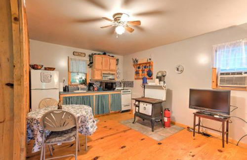 Rustic Briceville Cabin with Porch Tucked in Forest! - Foto 6