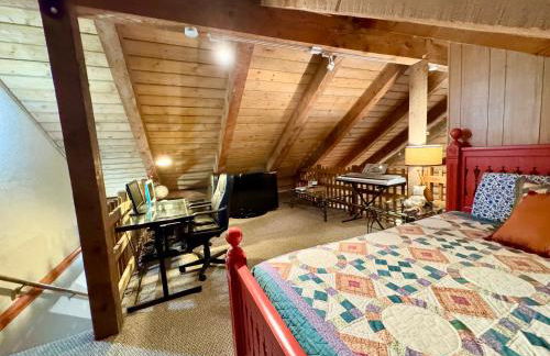 Private Two-Cabin Retreat Near Silverwood Theme Park - Sleeps 15 - Photo 33