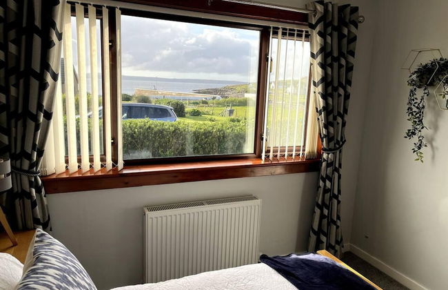 Immaculate 5 Bedroom House Outside Stornoway - Photo 4