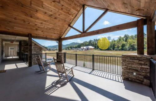 Elegant Cades Cove Condo with Community Pool - Foto 34