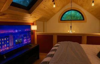 Lux Tiny House with Waterfront, Kayaks, Hot Tub, Arcade - Photo 3