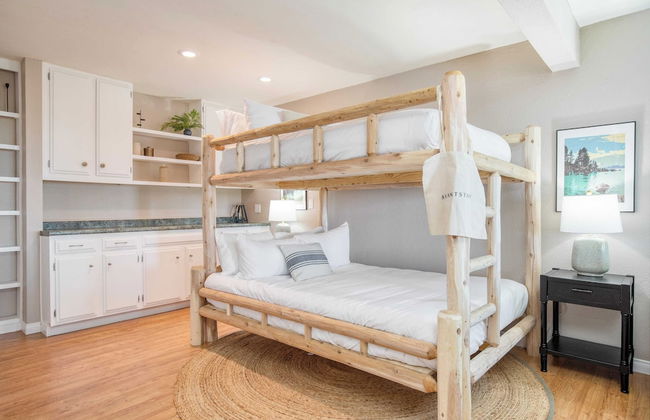 Blue Spruce by Avantstay Cozy Home w/ Dual Decks - Foto 1